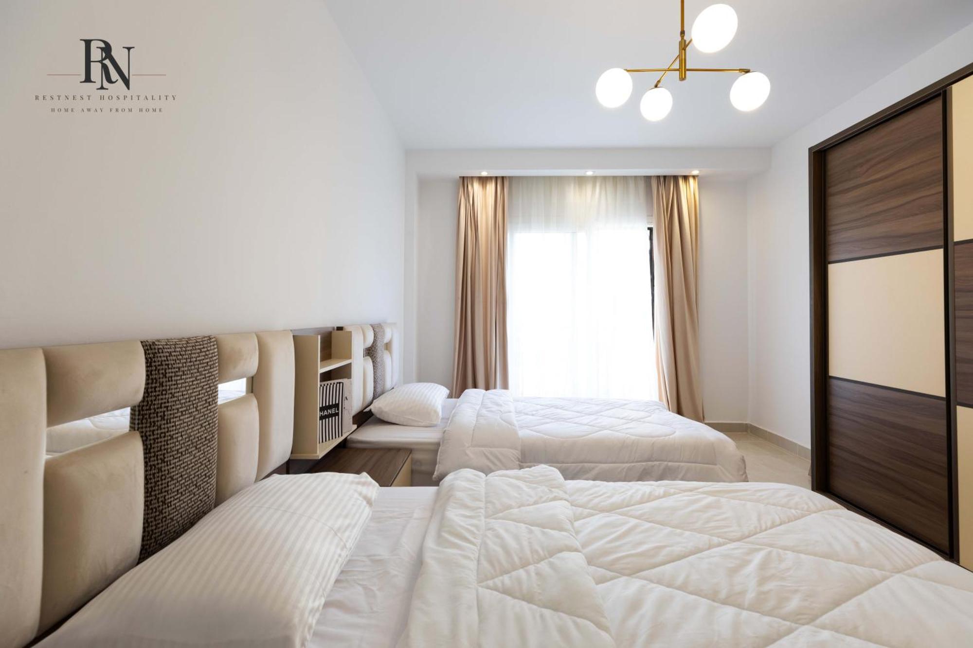 Elegant 2 Bdr In Rehab Apartment