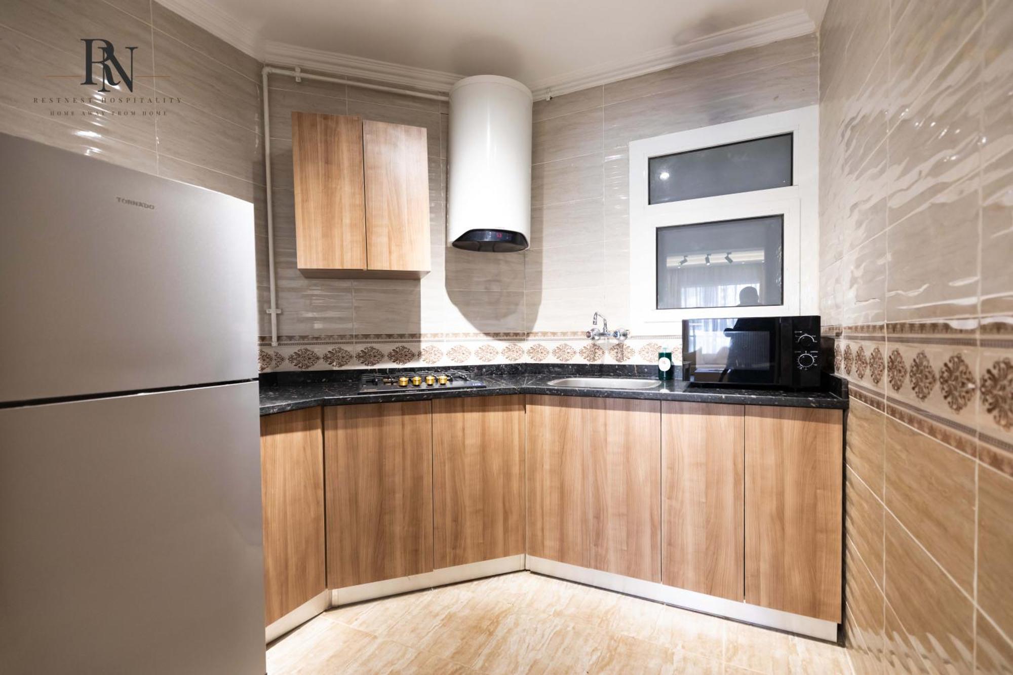 Elegant 2 Bdr In Rehab Apartment *